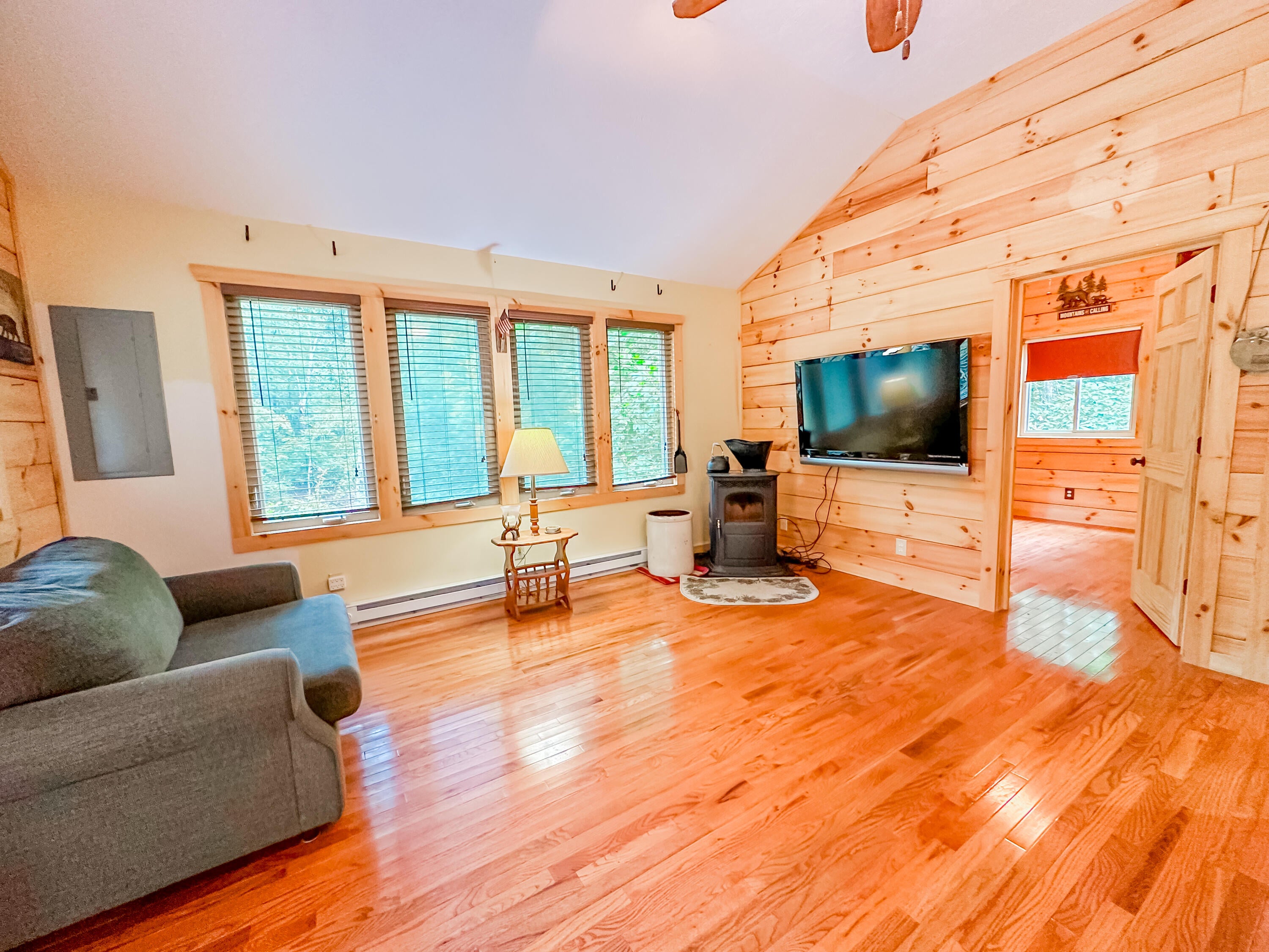 948 Pumpkin Center Road Renick, WV 24966 - Photo 7 of 25 Gallery Image 7