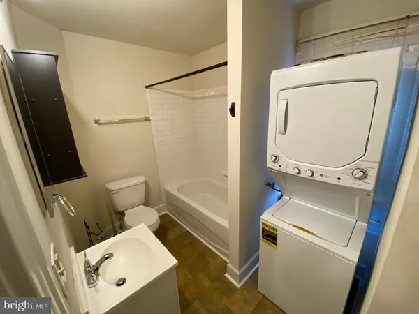 $1,645 | 320 Wolfe Street, Unit A, Fredericksburg, VA 22401