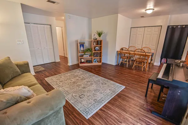 $1,049 | 809 California Street, Unit 4, Tallahassee, FL 32304