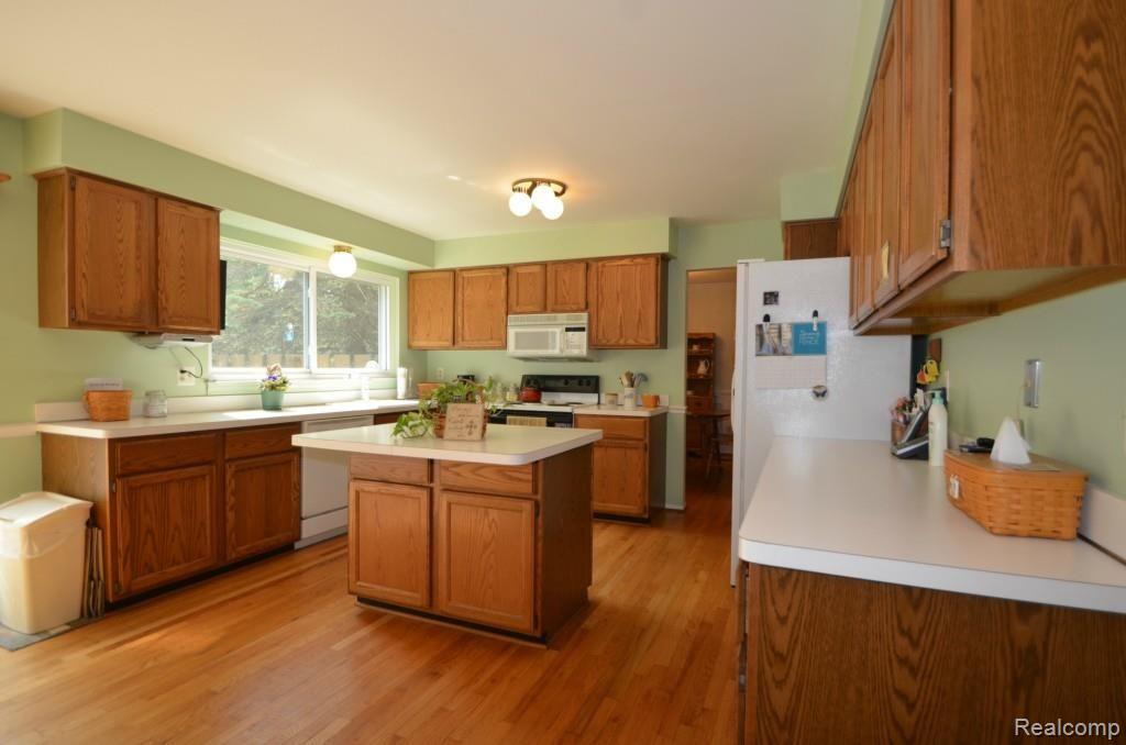 1172 Whispering Knoll Lane Rochester Hills, MI 48306 - Photo 15 of 39