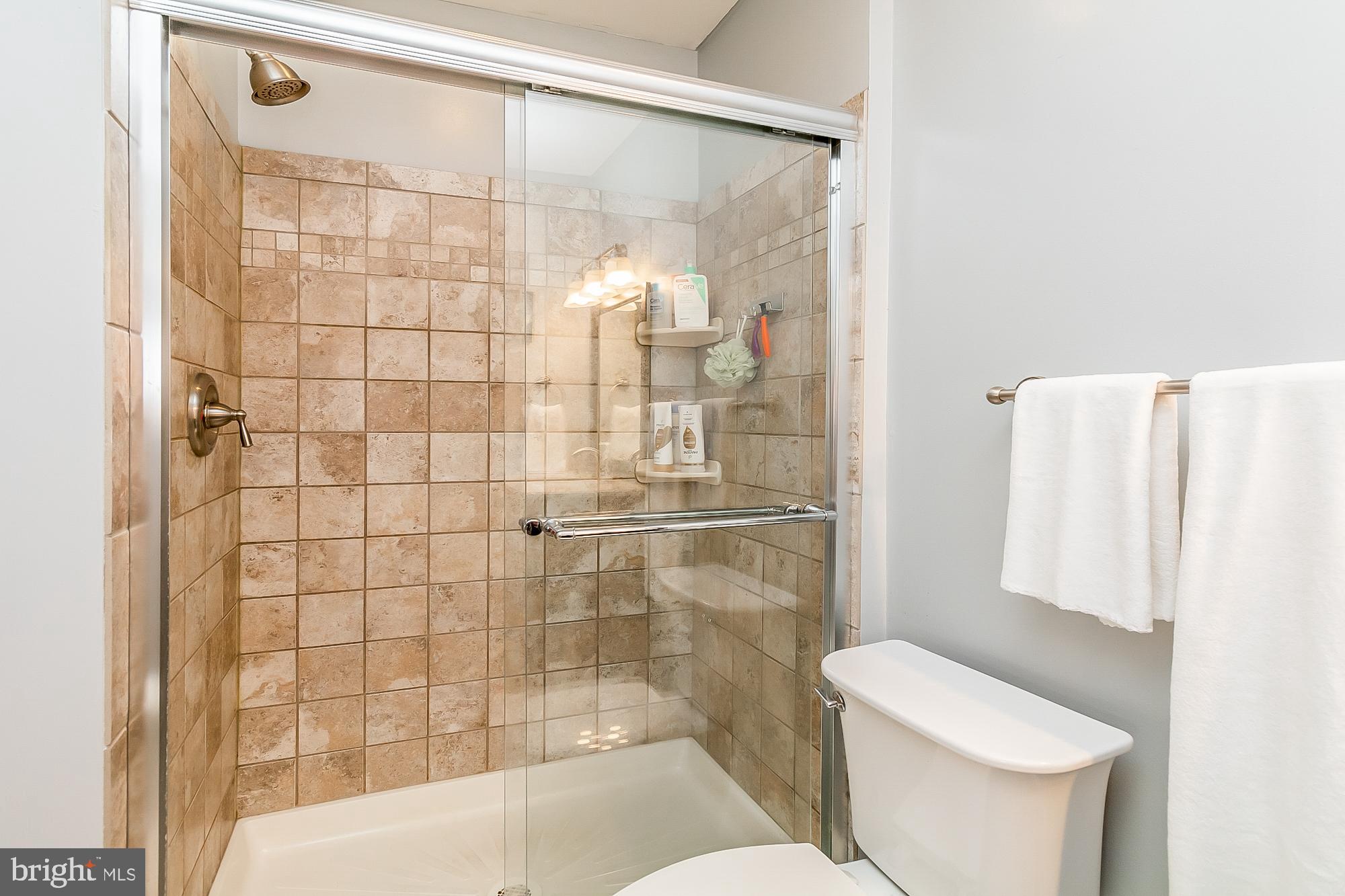 9705 Parkland Road Baltimore, MD 21234 - Photo 29 of 44 Renovated bath