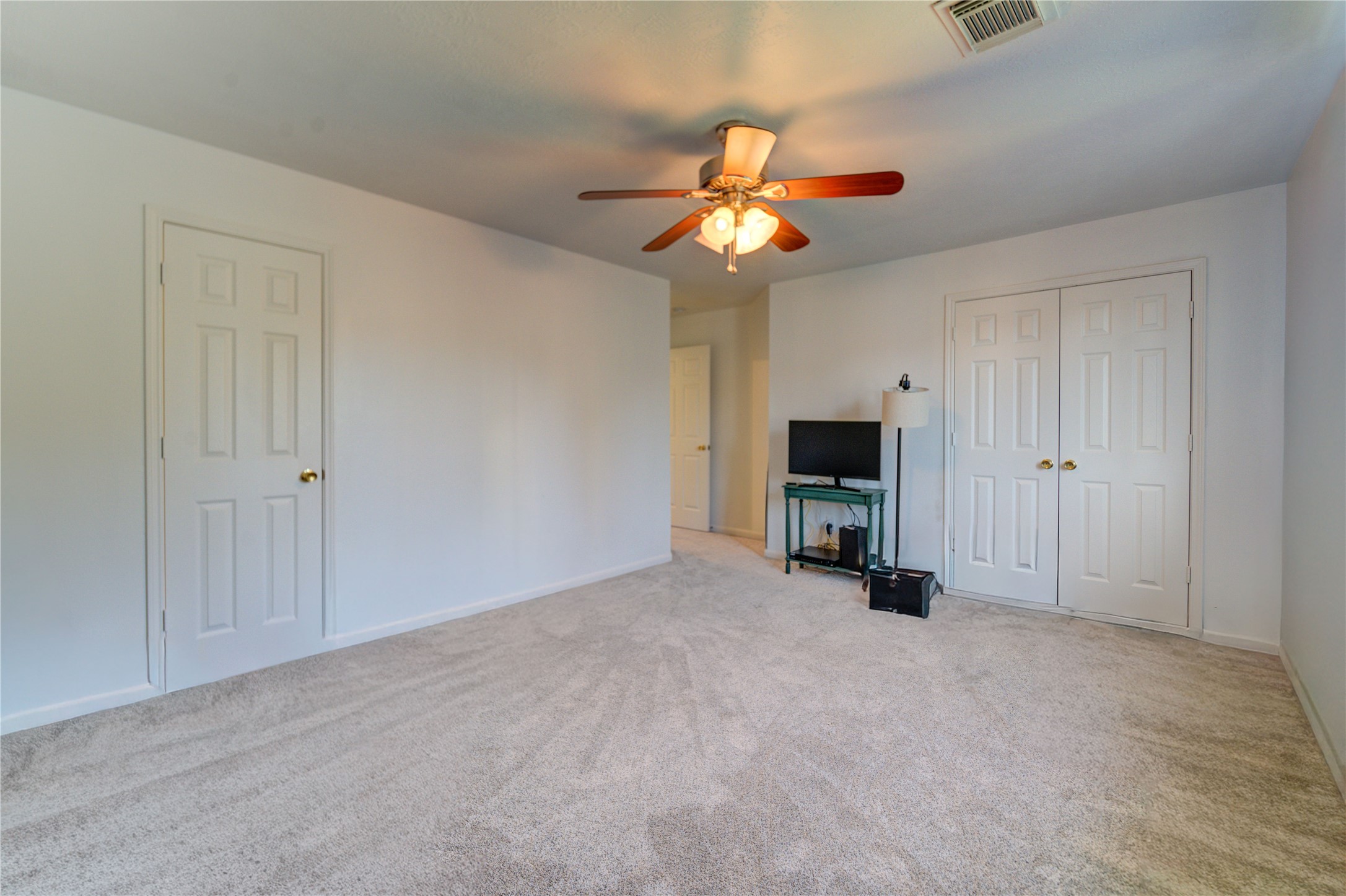 10906 Trail Ridge Drive Houston, TX 77064 - Photo 27 of 41 Spacious upstairs bedroom with access to a shared bathroom.