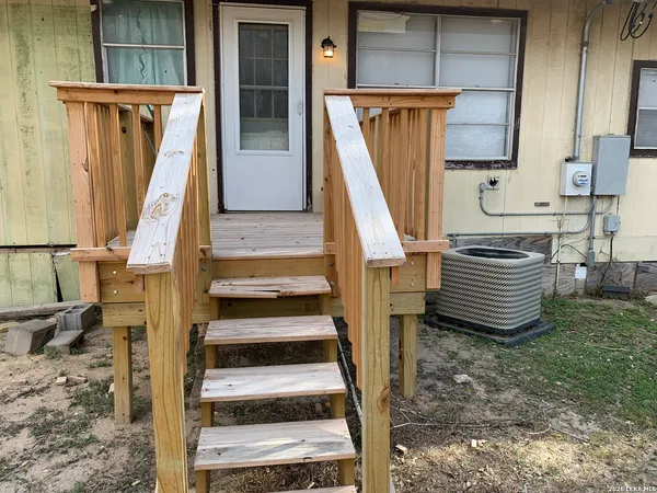 a view of entryway and hall