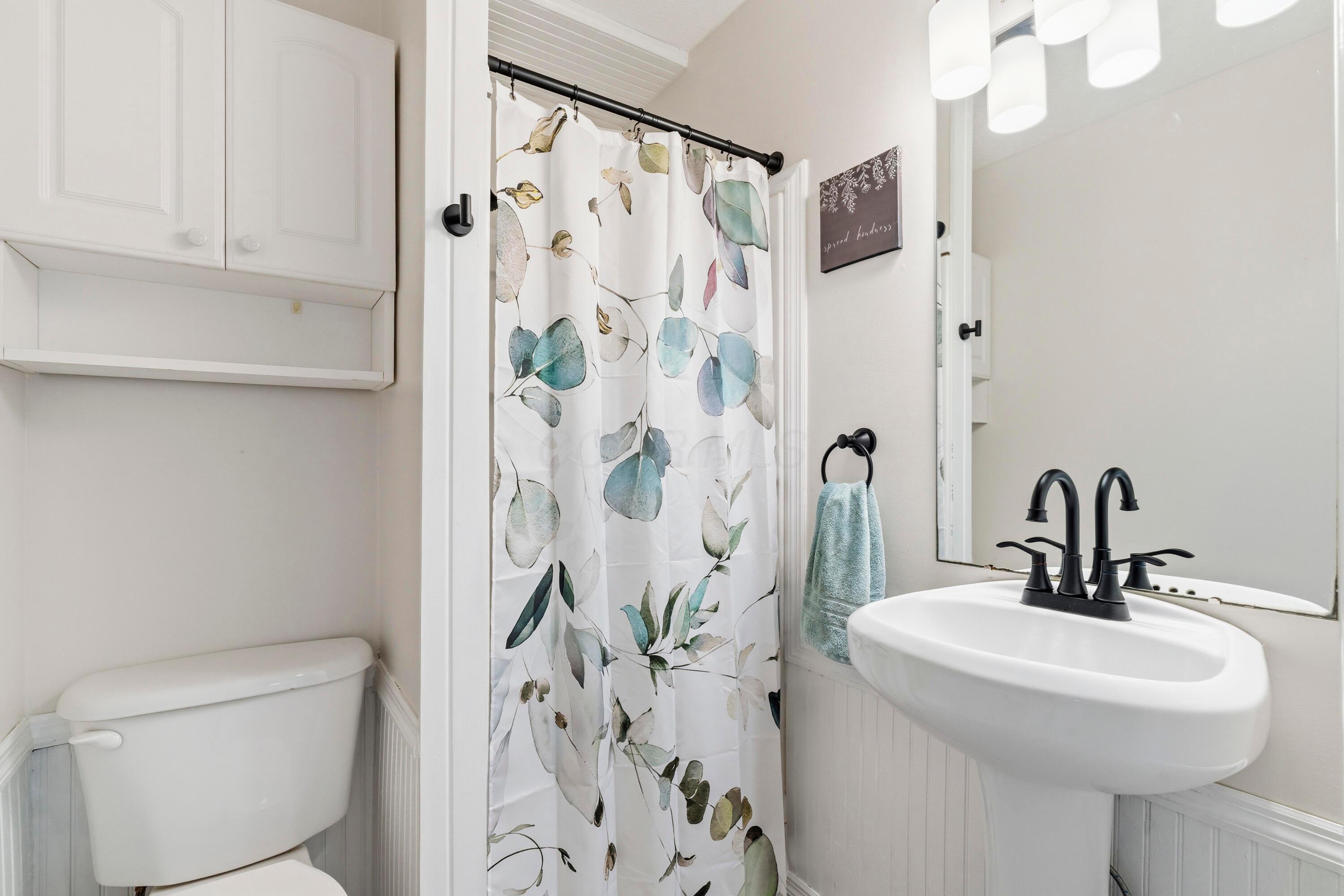 8507 Benner Road Johnstown, OH 43031 - Photo 26 of 69 1st Floor Full Bath