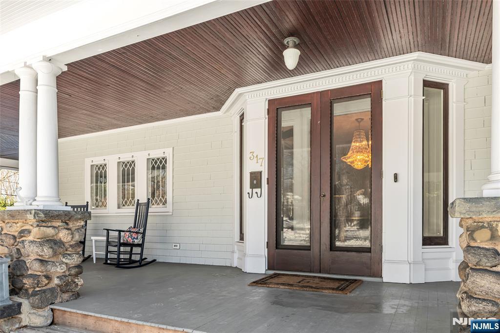 317 Prospect Street Ridgewood, NJ 07450 - Photo 4 of 50