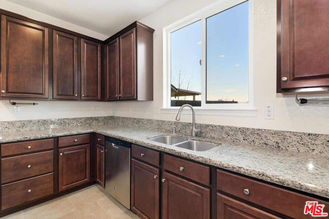 12011 Quail Falls Way Rancho Cordova, CA 95742 - Photo 15 of 48