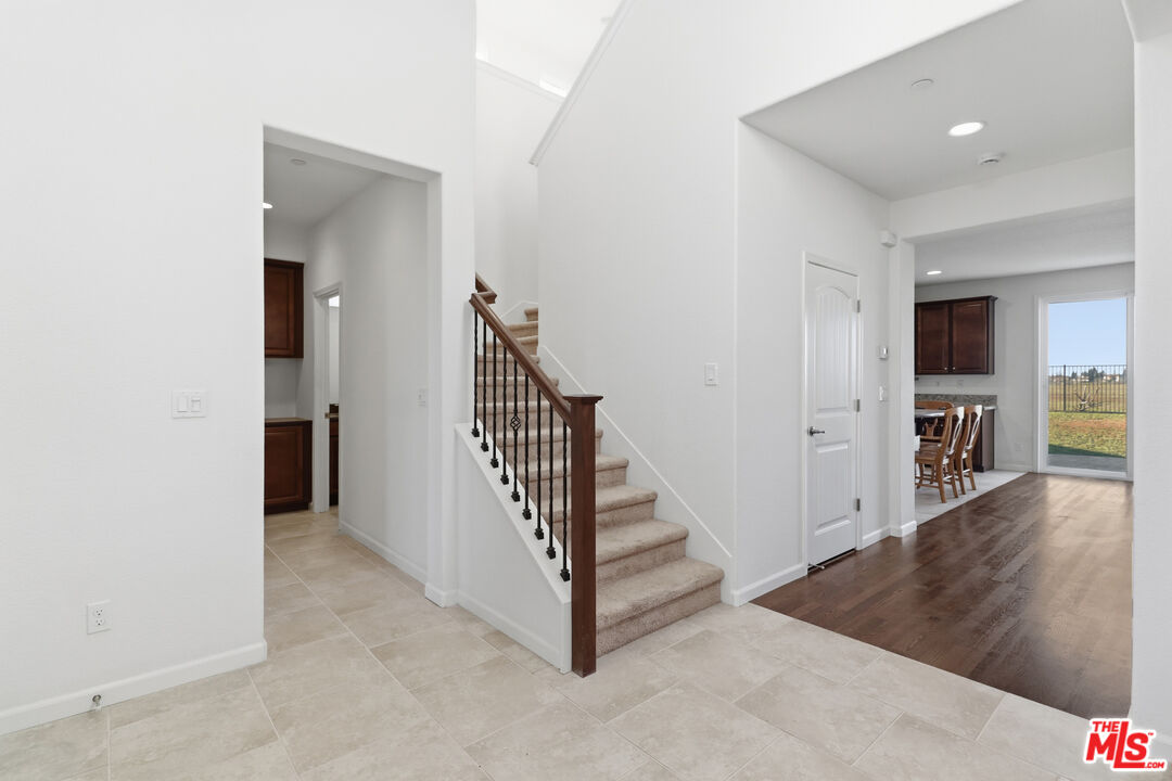 12011 Quail Falls Way Rancho Cordova, CA 95742 - Photo 8 of 48