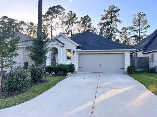 $2,350 | 418 Glacier Pass, Montgomery, TX 77316