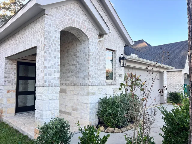 $2,350 | 418 Glacier Pass, Montgomery, TX 77316