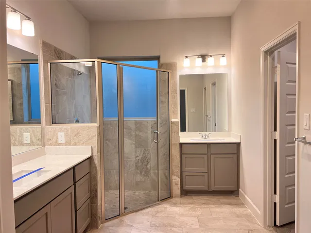 $2,350 | 418 Glacier Pass, Montgomery, TX 77316