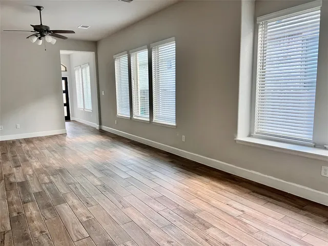 $2,350 | 418 Glacier Pass, Montgomery, TX 77316