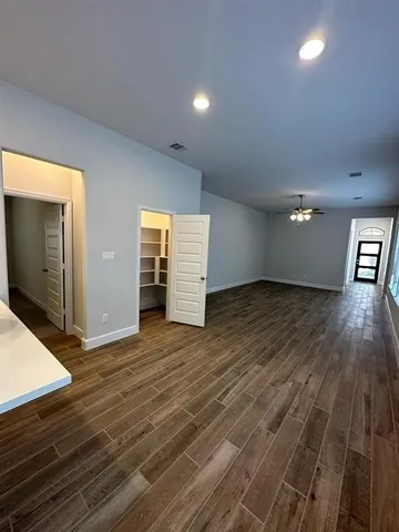 $2,350 | 418 Glacier Pass, Montgomery, TX 77316