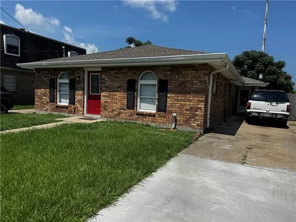 $239,000 | 3312 Pakenham Drive, Chalmette, LA 70043