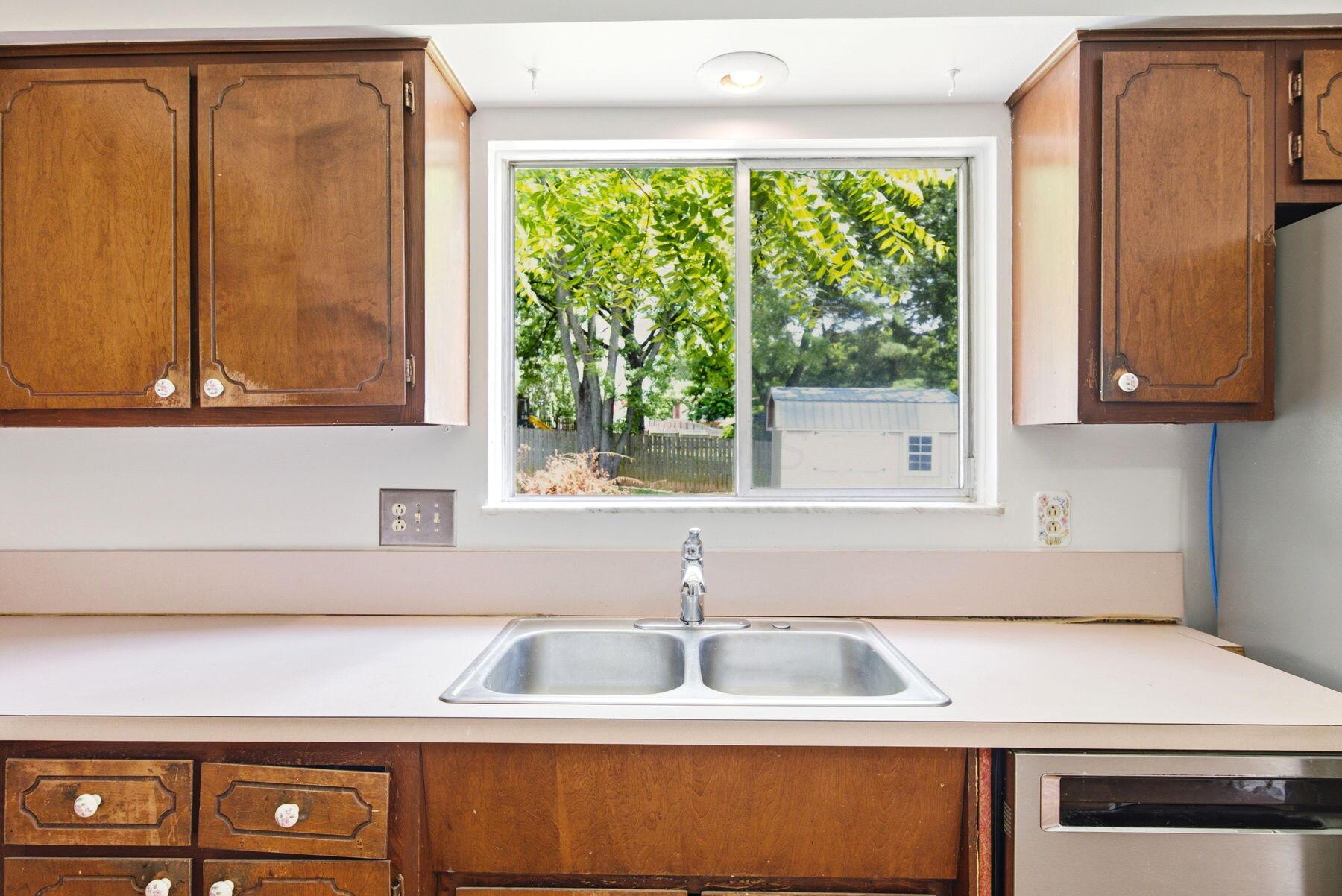 180 Landover Road Columbus, OH 43230 - Photo 26 of 60 kitchen