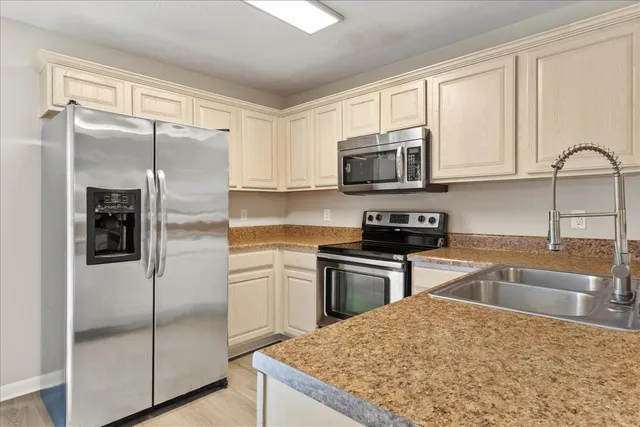 $323,400 | 3085 Harpeth Springs Drive, Nashville, TN 37221