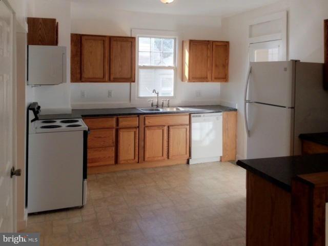 210 Roxbury Road Shippensburg, PA 17257 - Photo 8 of 14 Kitchen