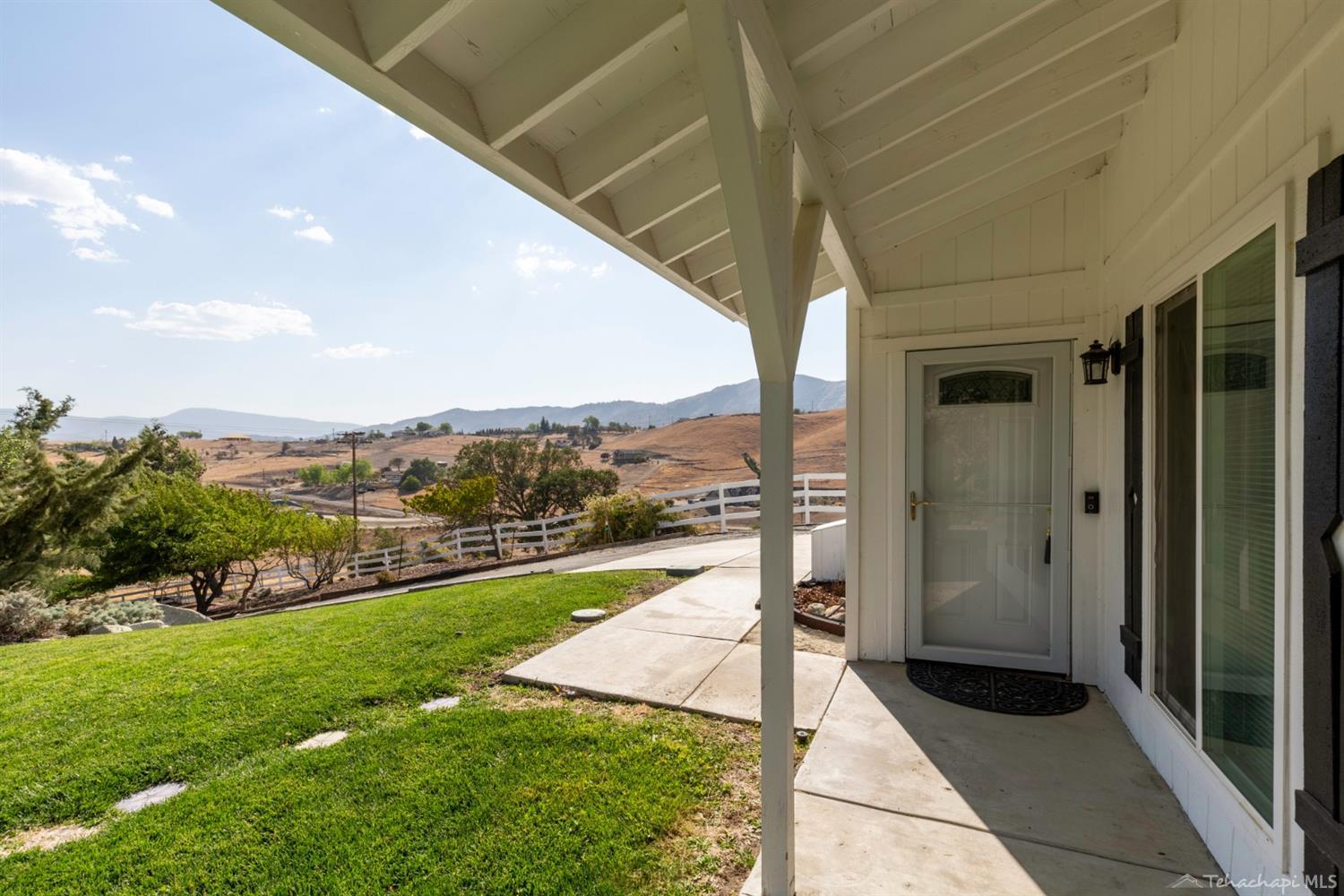 19500 Pine Ridge Drive Tehachapi, CA 93561 - Photo 5 of 29 Gallery Image 5