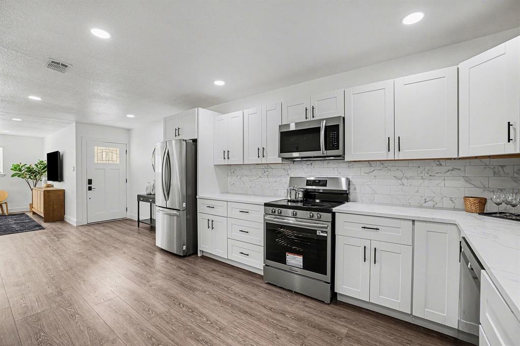 718 East Pecan Street, Unit 718 Hurst, TX 76053 - Photo 12 of 27