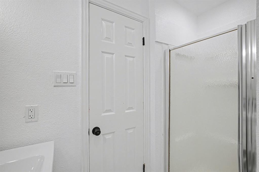 718 East Pecan Street, Unit 718 Hurst, TX 76053 - Photo 15 of 27