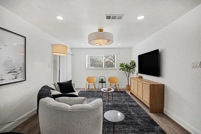 $1,875 | 718 East Pecan Street, Unit 718, Hurst, TX 76053