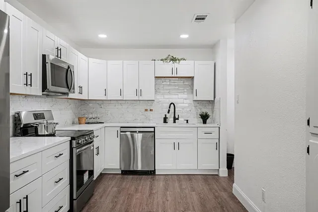 $1,875 | 718 East Pecan Street, Unit 718, Hurst, TX 76053