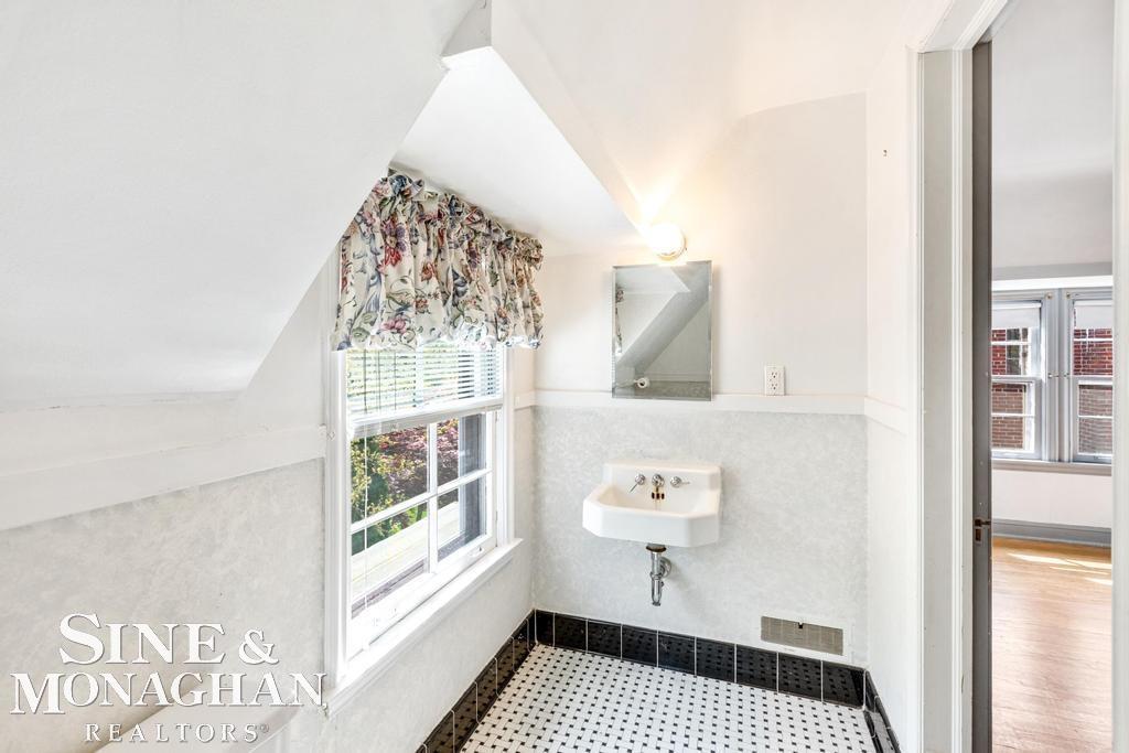 622 Lincoln Road Grosse Pointe, MI 48230 - Photo 37 of 51 50109047-36.JPG