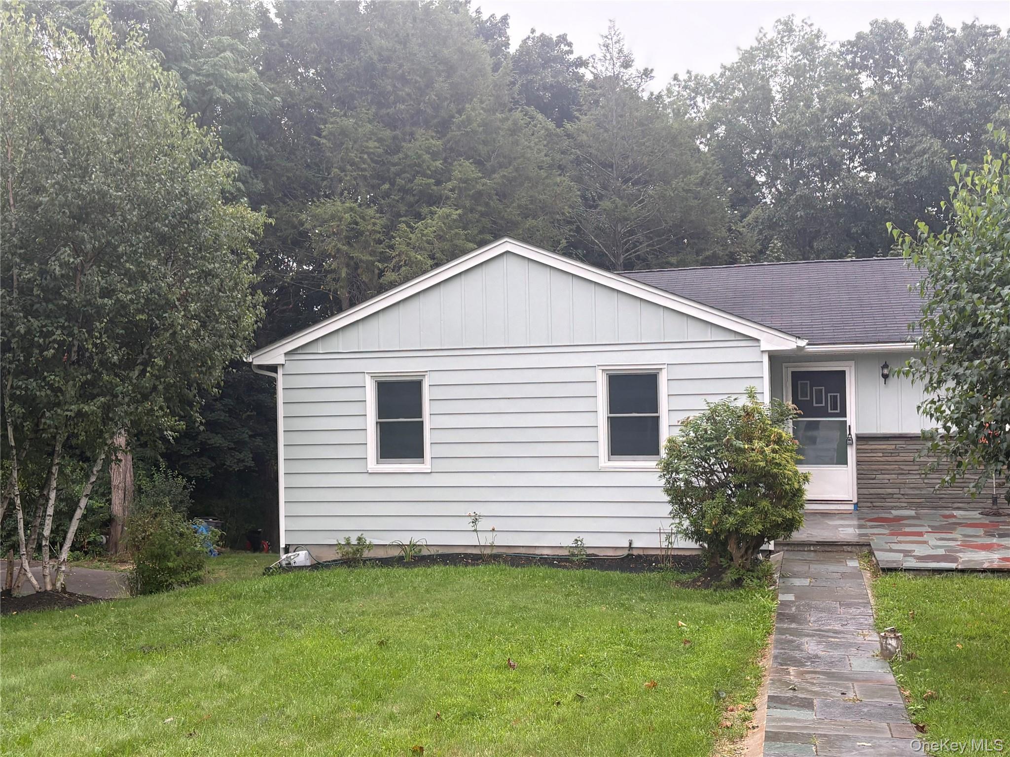 18 Robin Hill Road Poughkeepsie, NY 12603 - Photo 2 of 20 Front of house
