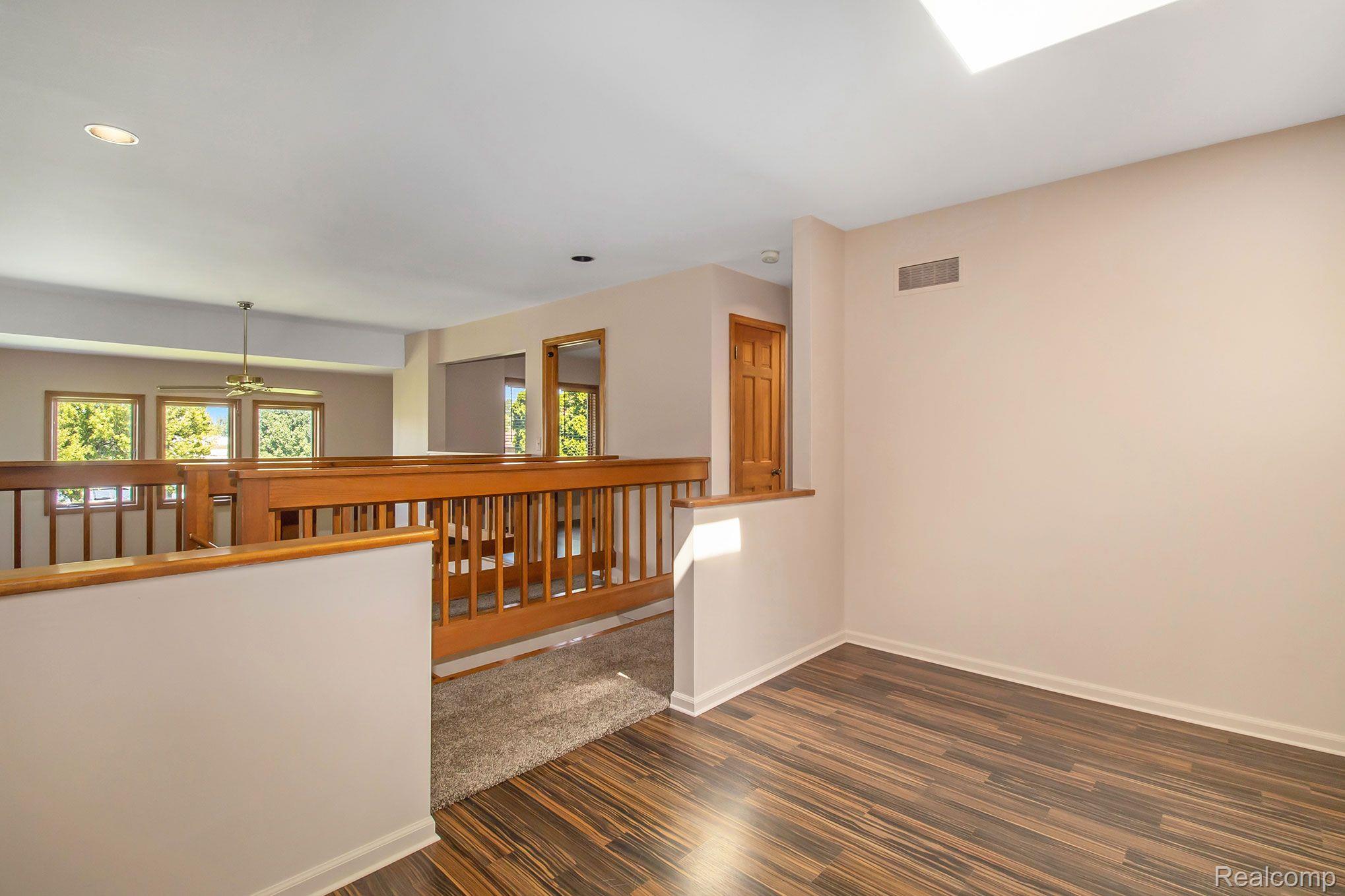 2210 Bowles Street Fenton, MI 48430 - Photo 21 of 33 Bonus room with skylight for lots of natural light