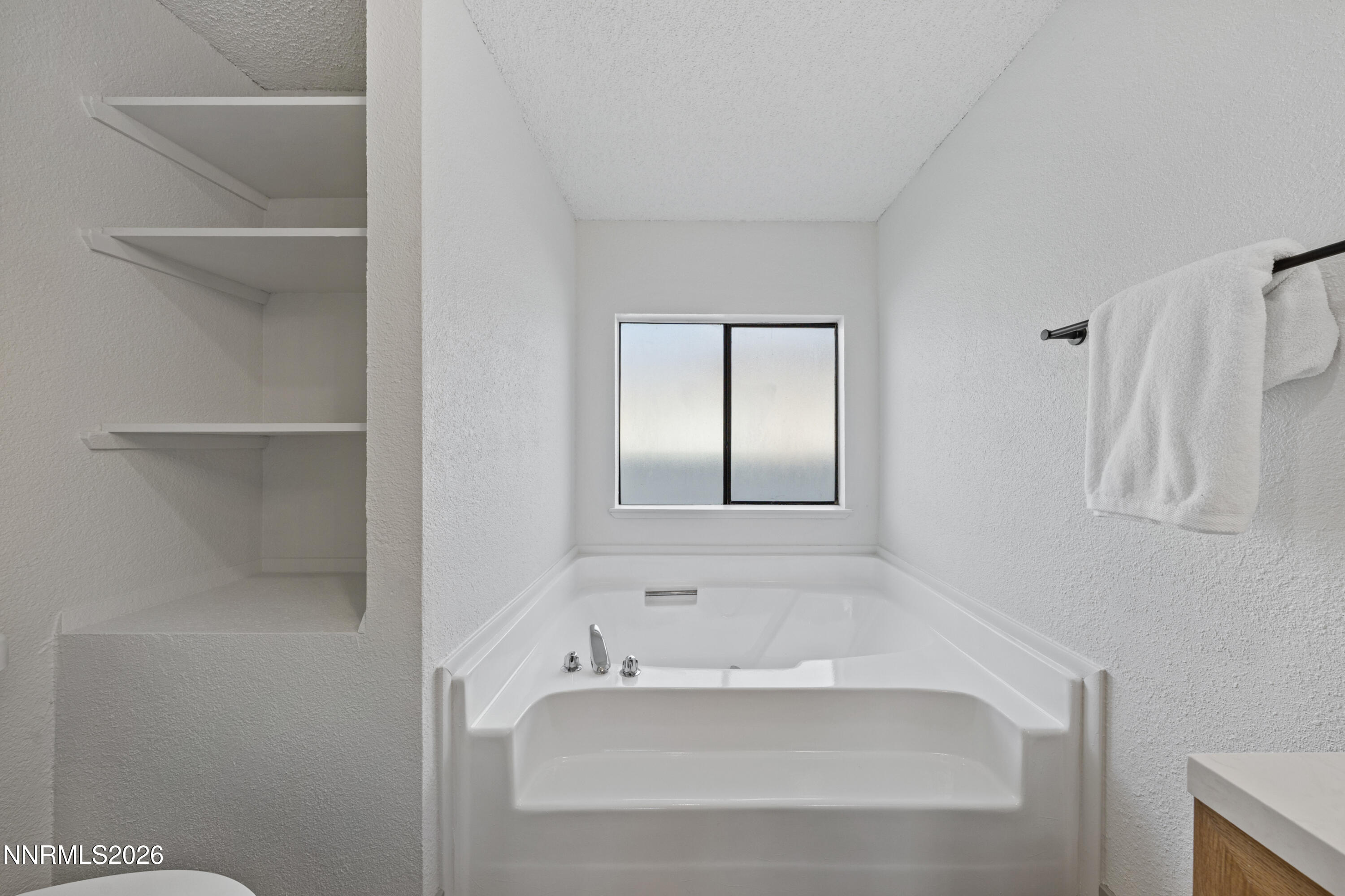 239 Rue De La Chartreuse Sparks, NV 89434 - Photo 12 of 24 a bathroom with a bathtub
