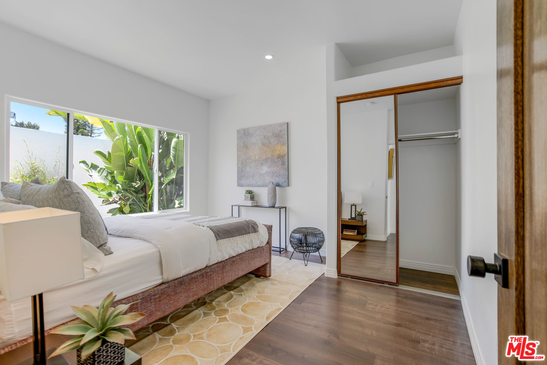 1011 Superba Avenue Venice, CA 90291 - Photo 11 of 20