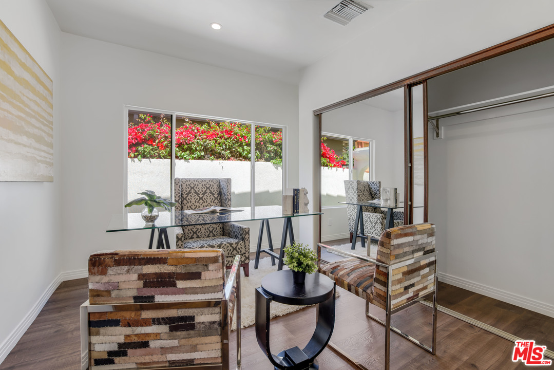 1011 Superba Avenue Venice, CA 90291 - Photo 12 of 20