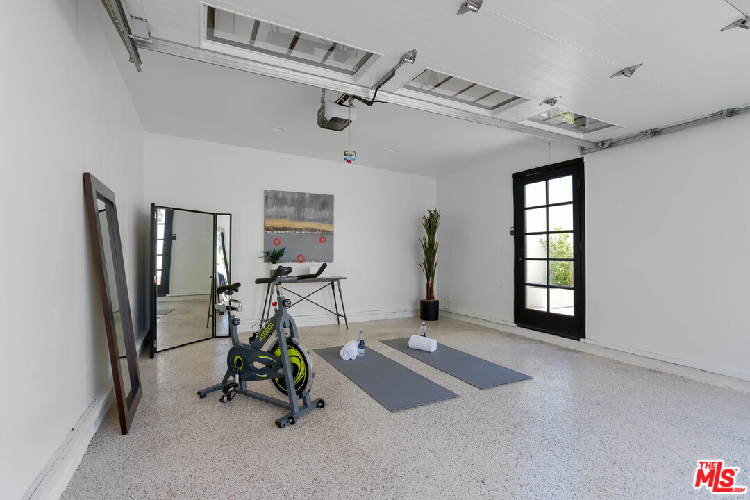 1011 Superba Avenue Venice, CA 90291 - Photo 15 of 20