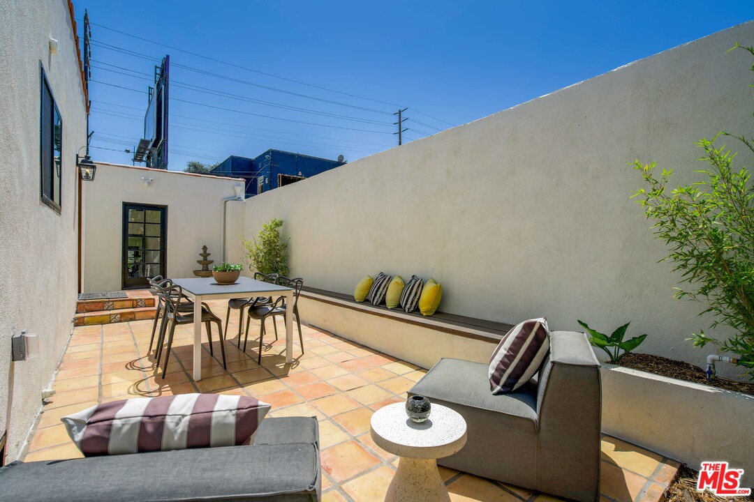 1011 Superba Avenue Venice, CA 90291 - Photo 16 of 20