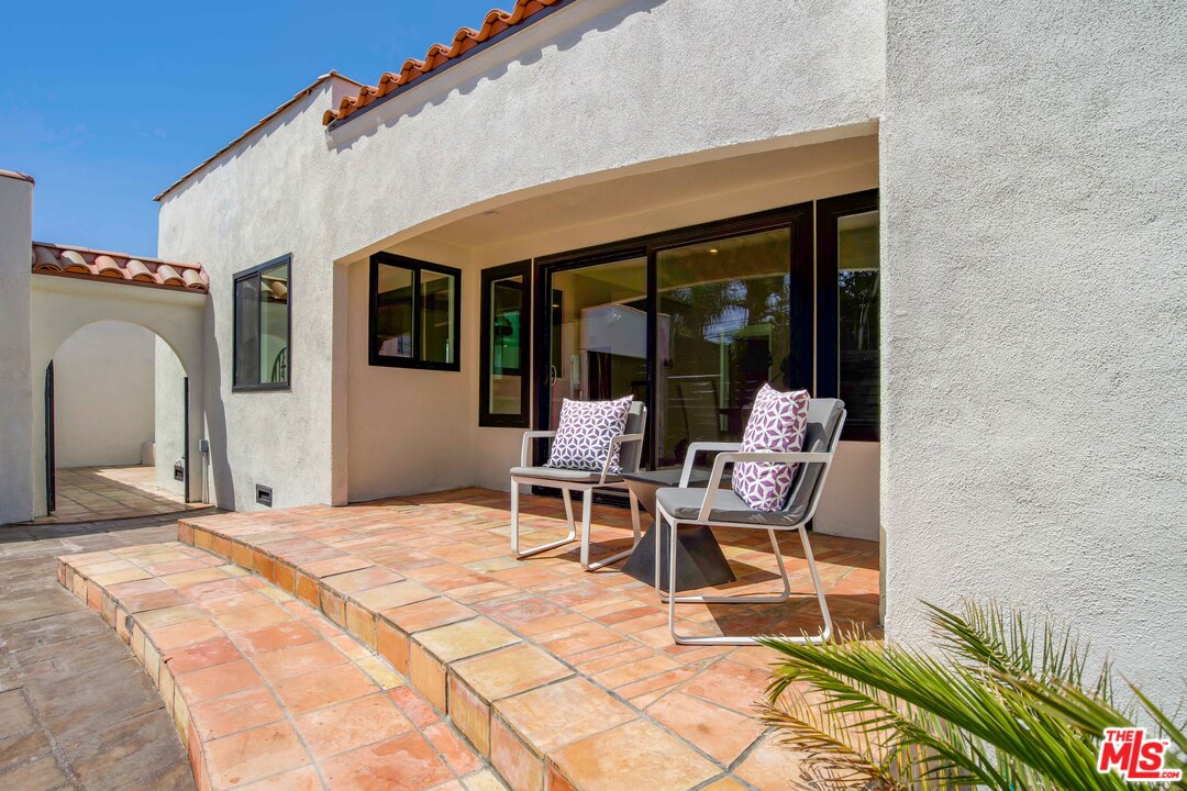 1011 Superba Avenue Venice, CA 90291 - Photo 17 of 20