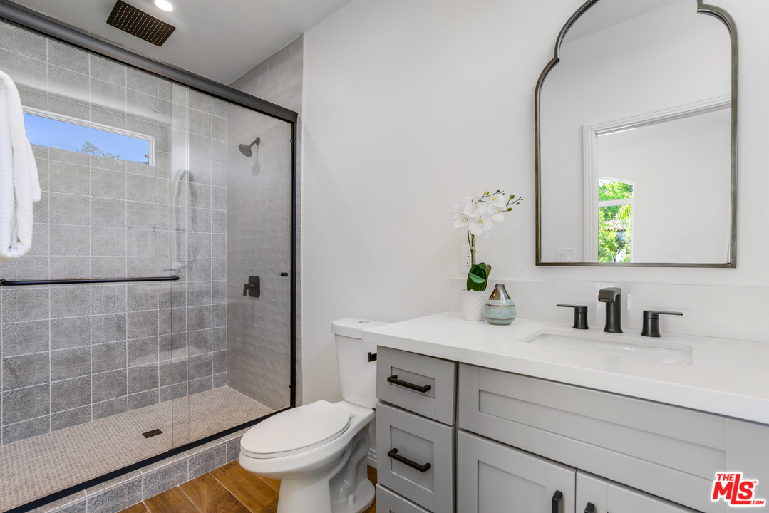 1011 Superba Avenue Venice, CA 90291 - Photo 10 of 20