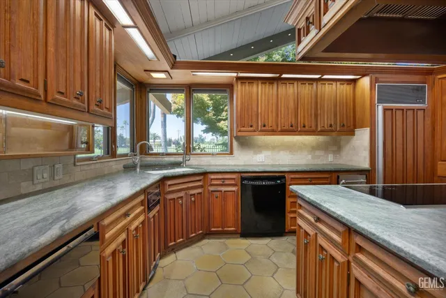 $1,750,000 | Undisclosed Address, Bakersfield, CA 93309