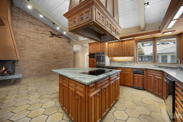 $1,750,000 | Undisclosed Address, Bakersfield, CA 93309