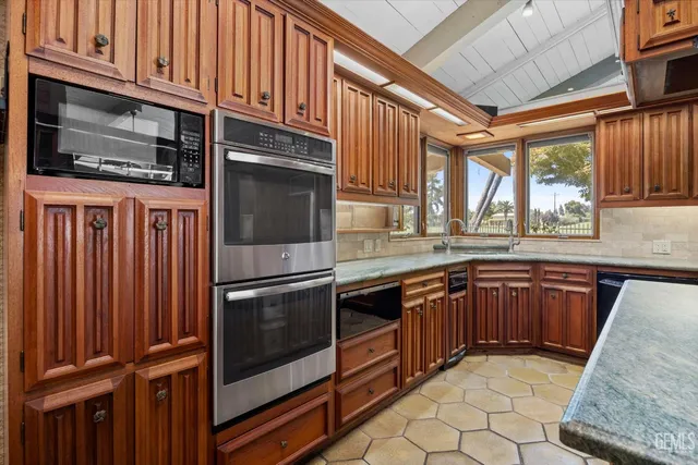 $1,750,000 | Undisclosed Address, Bakersfield, CA 93309