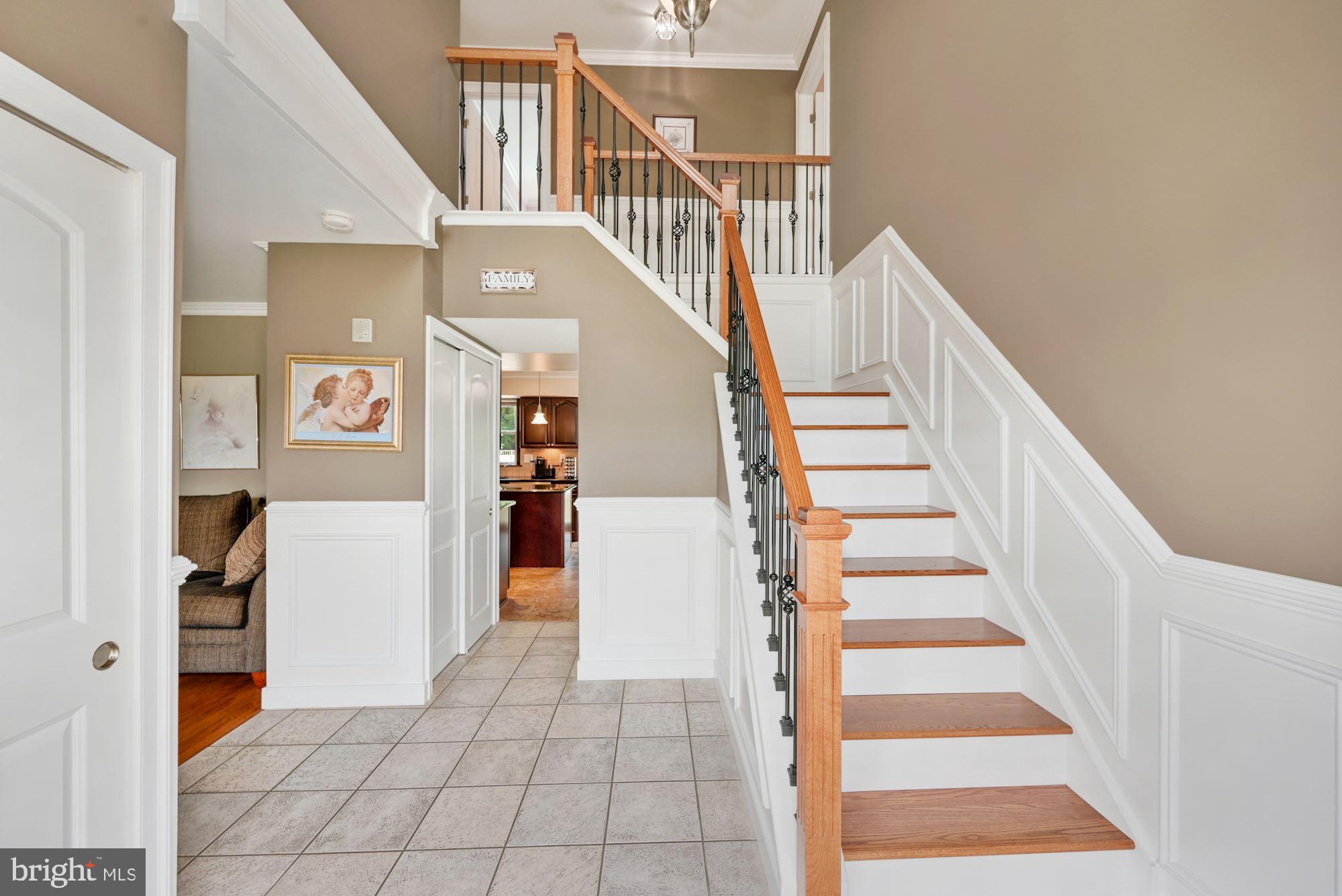 43 Manchester Road Sewell, NJ 08080 - Photo 4 of 33 2 Story Foyer