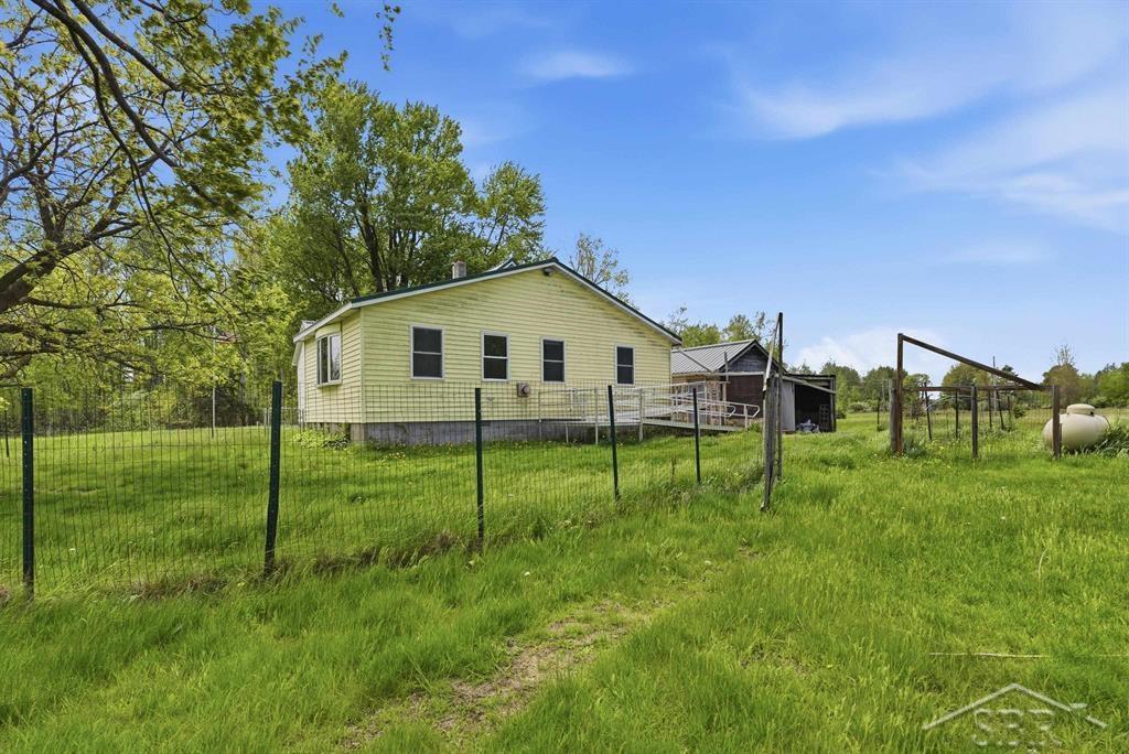 412 West Almeda Beach Road Pinconning, MI 48650 - Photo 18 of 30