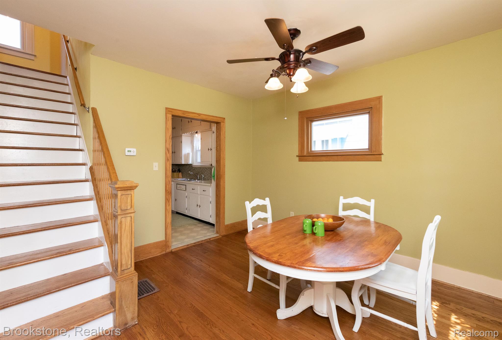26 Chippewa Road Pontiac, MI 48341 - Photo 24 of 30 Authentic staircase