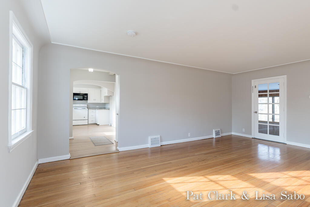 515 East Exchange Street Spring Lake, MI 49456 - Photo 4 of 27 515Exchangereshoot04Lores