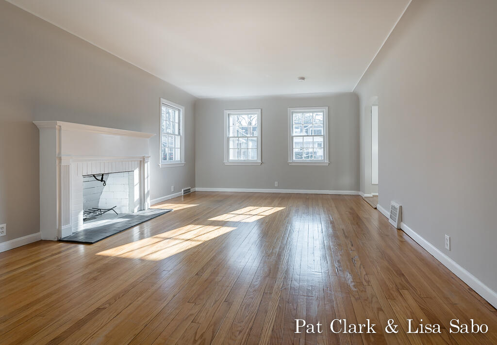 515 East Exchange Street Spring Lake, MI 49456 - Photo 6 of 27 515Exchangereshoot06Lores