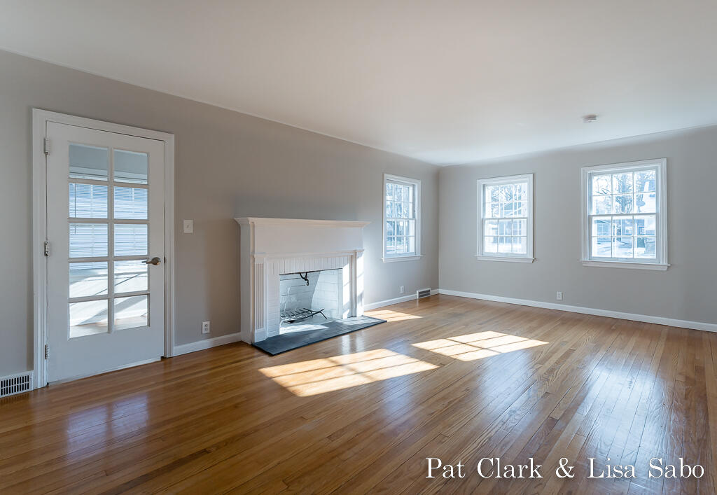 515 East Exchange Street Spring Lake, MI 49456 - Photo 9 of 27 515Exchangereshoot09Lores