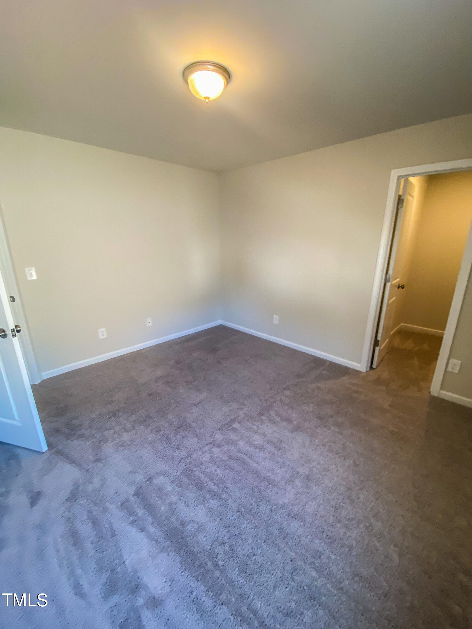 565 East Waycliff Road Henderson, NC 27537 - Photo 28 of 40 Bedroom 1