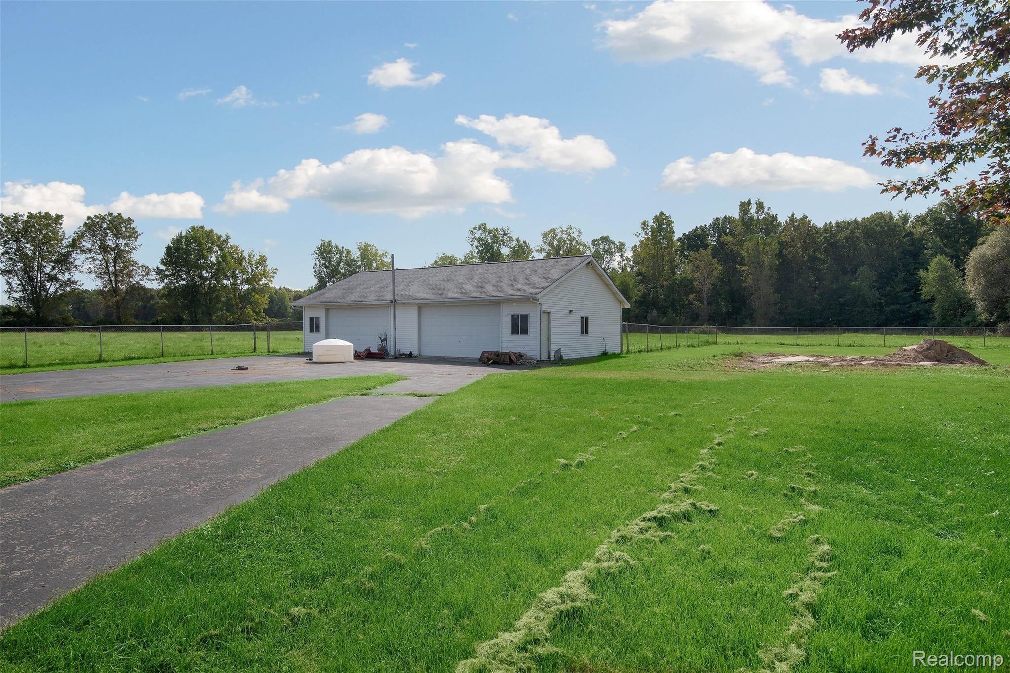 5857 Fay Road Carleton, MI 48117 - Photo 10 of 26 0022.jpg