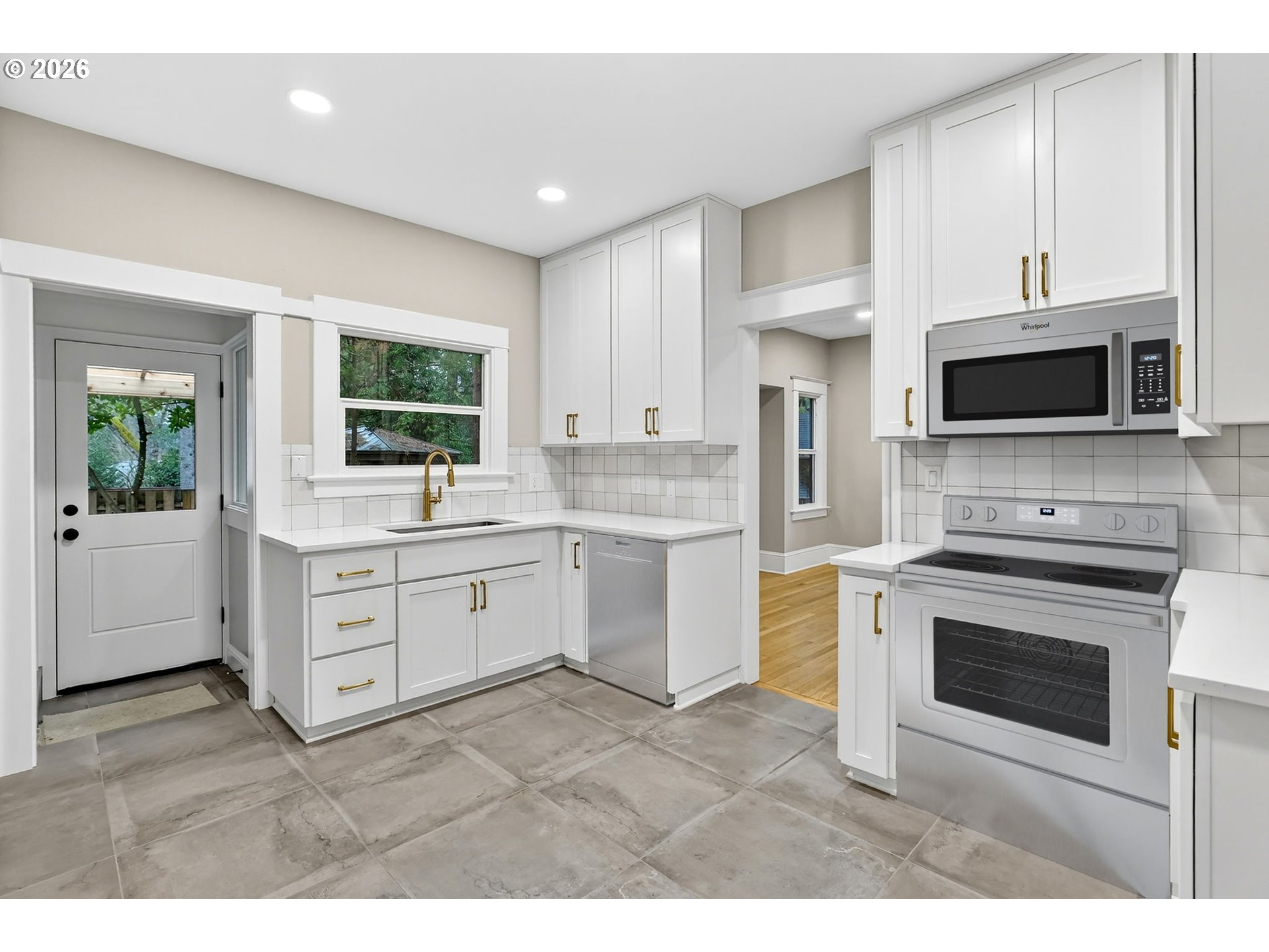 5465 Southwest Scholls Ferry Road Portland, OR 97225 - Photo 16 of 45