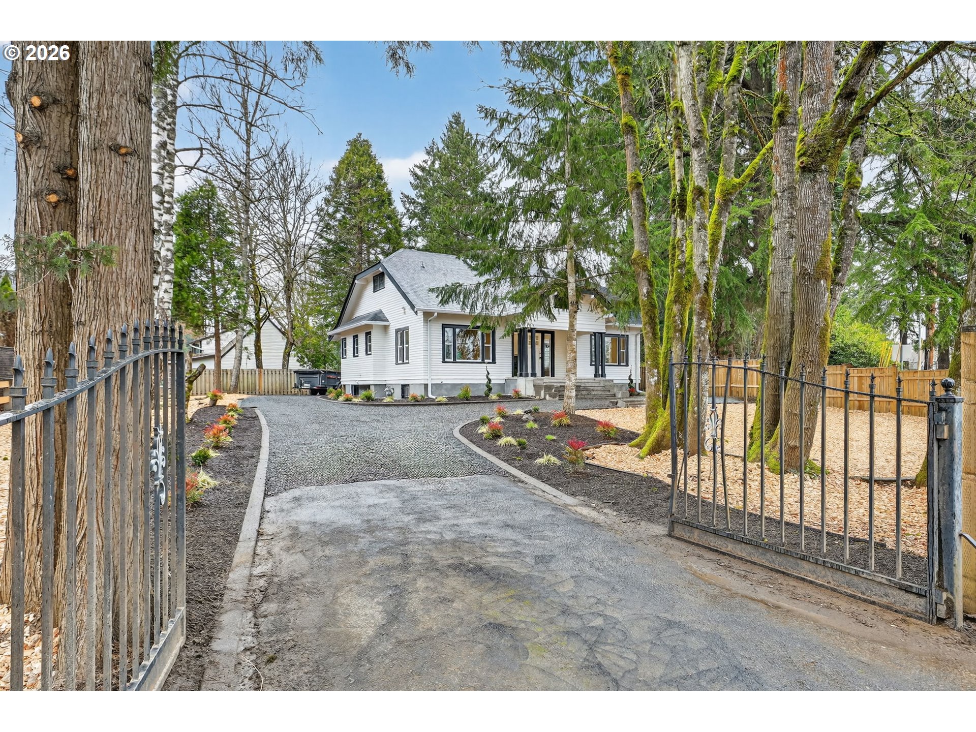 5465 Southwest Scholls Ferry Road Portland, OR 97225 - Photo 2 of 45