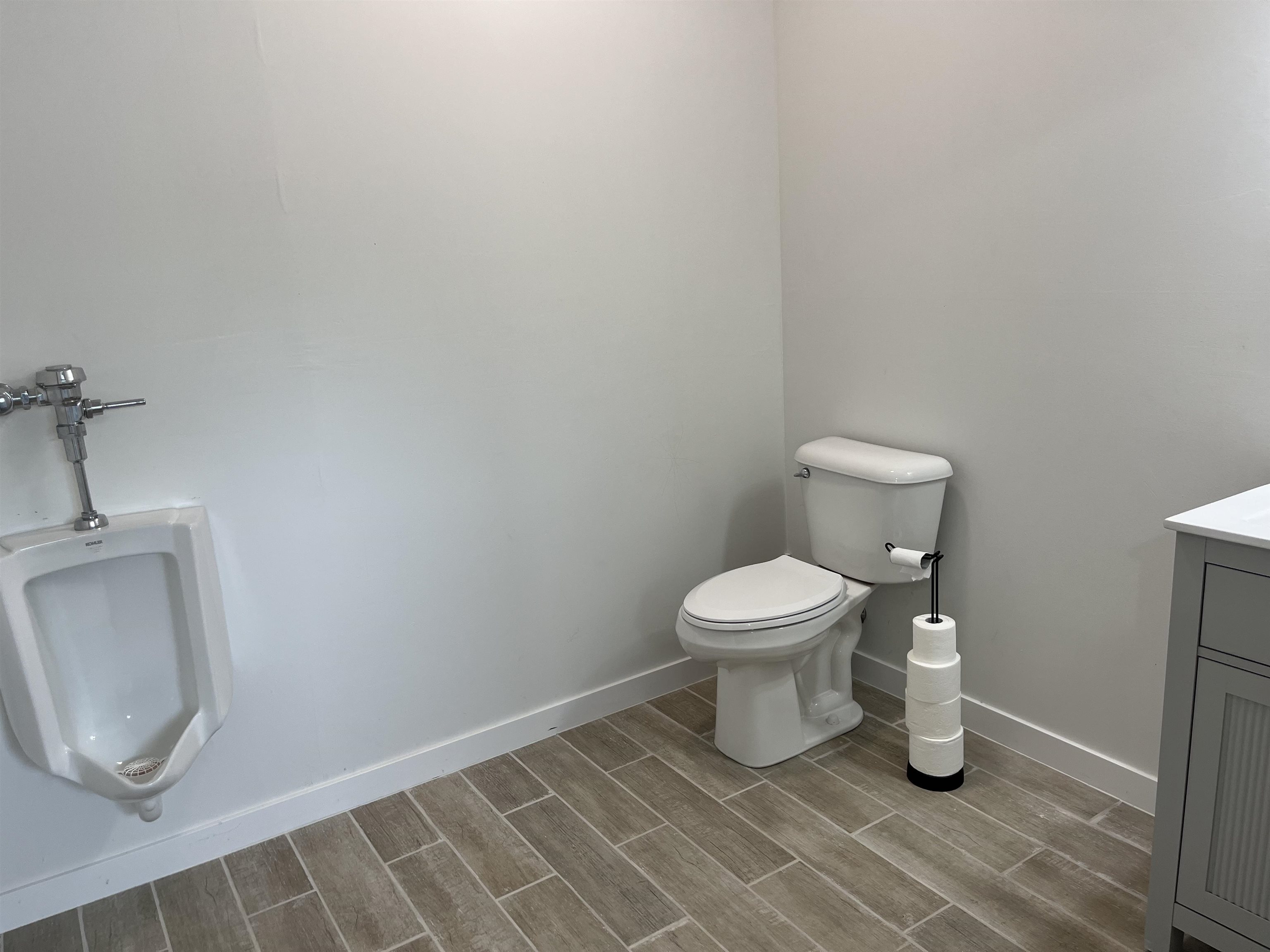 1522 Monroe Street Two Rivers, WI 54241 - Photo 7 of 27