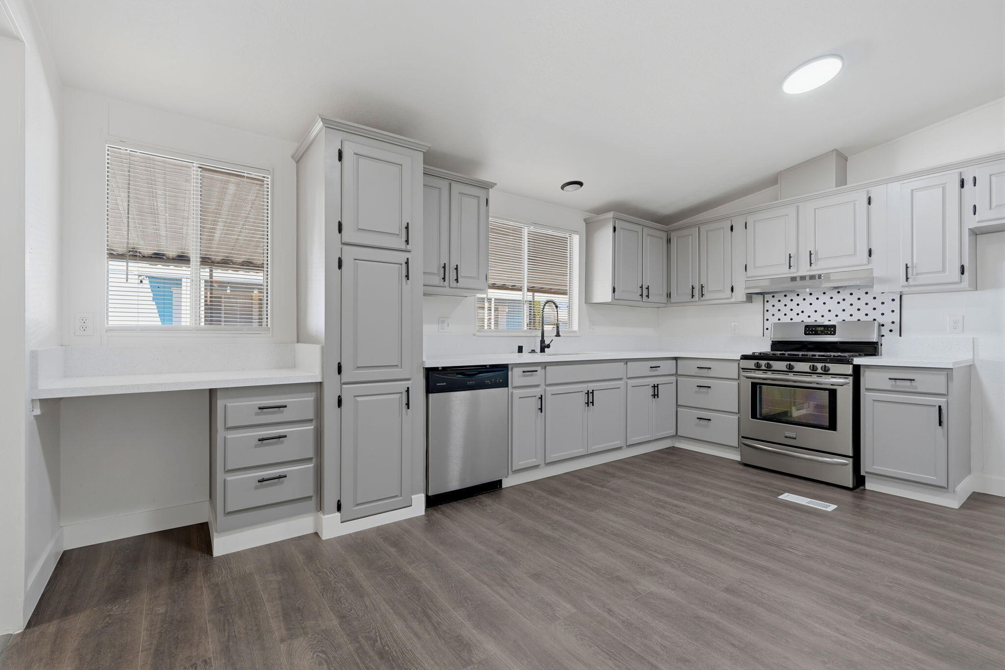 900 East Rankin Road, Unit 142 Tulare, CA 93274 - Photo 8 of 34 18-900_East_Rankin_Road_142_Tulare_013